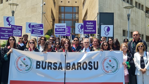 Kadınların haklarını budayan değil, kadınları yaşatan bir hukuk ve bir kamu politikası talep ediyoruz.